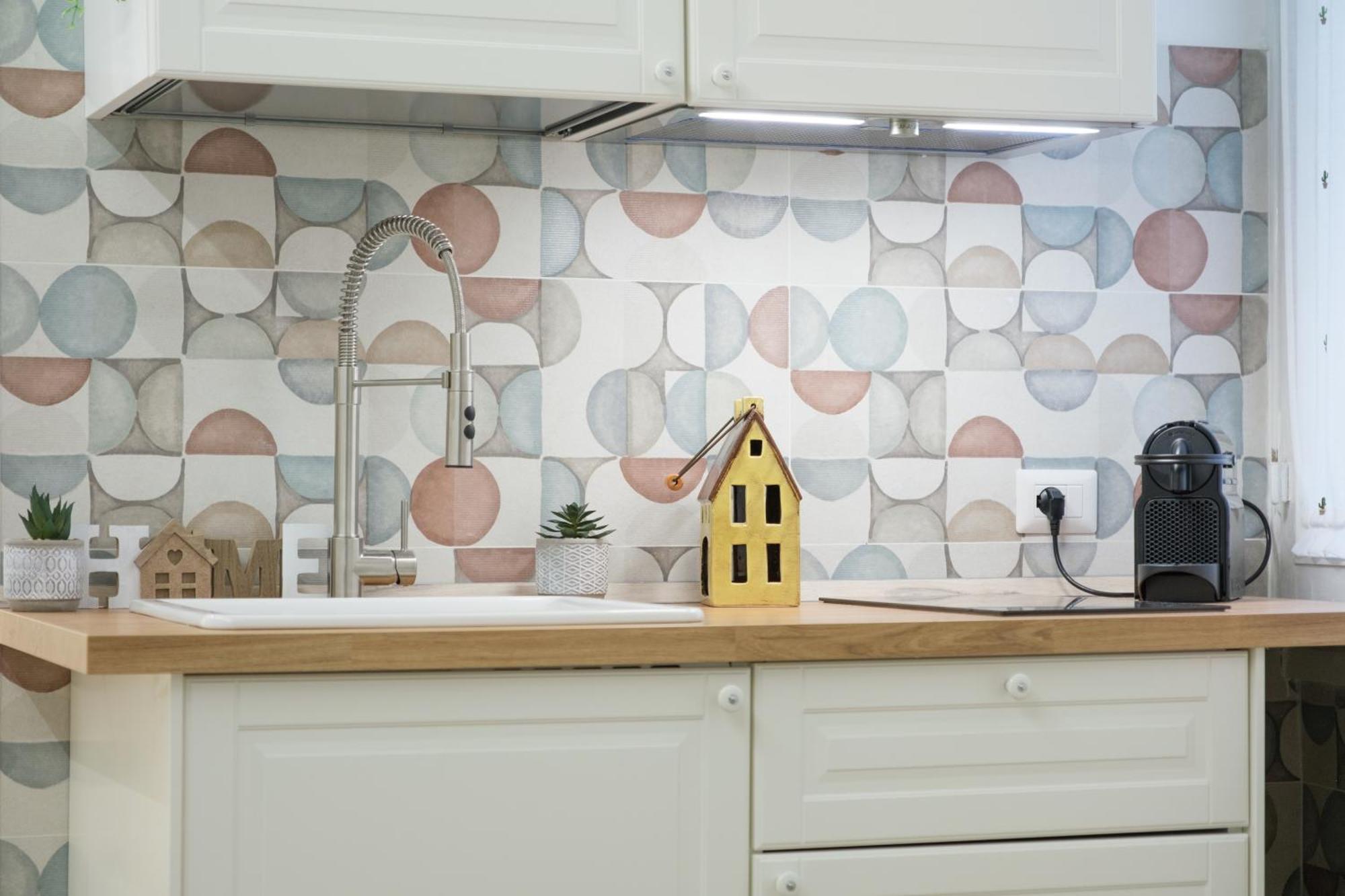 Rainbhome Colourful Roman Suites — Photos 2